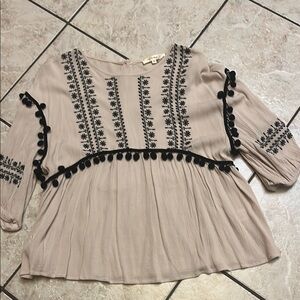 Andree oatmeal blouse with black embroidery. S